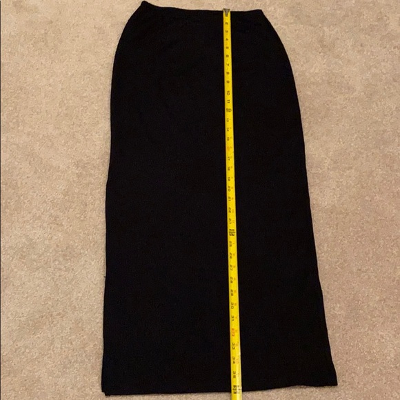 Long black stretchy skirt left side slit - Picture 4 of 9